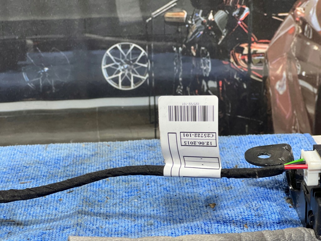 фото №5, Bmw 2 f45 f46 замок доводчик кришки багажника 7348531 7348530 скло доставка