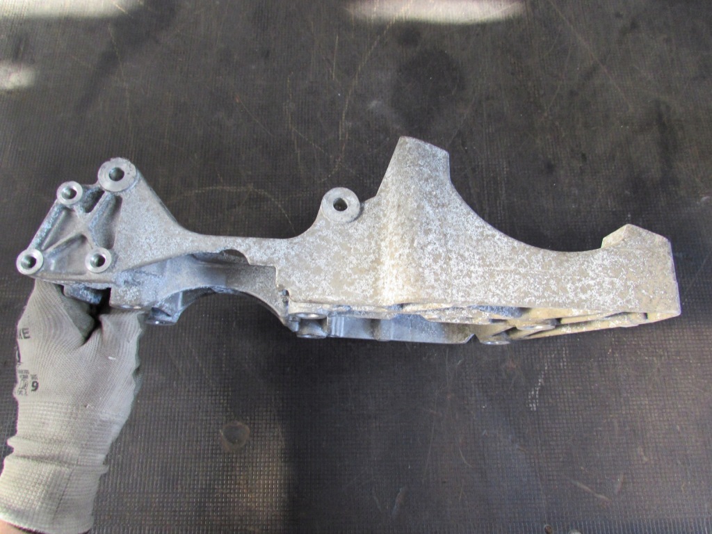 Кронштейн генератора 06f903143f vw golf v 1.6b 03-09 r. Недорого