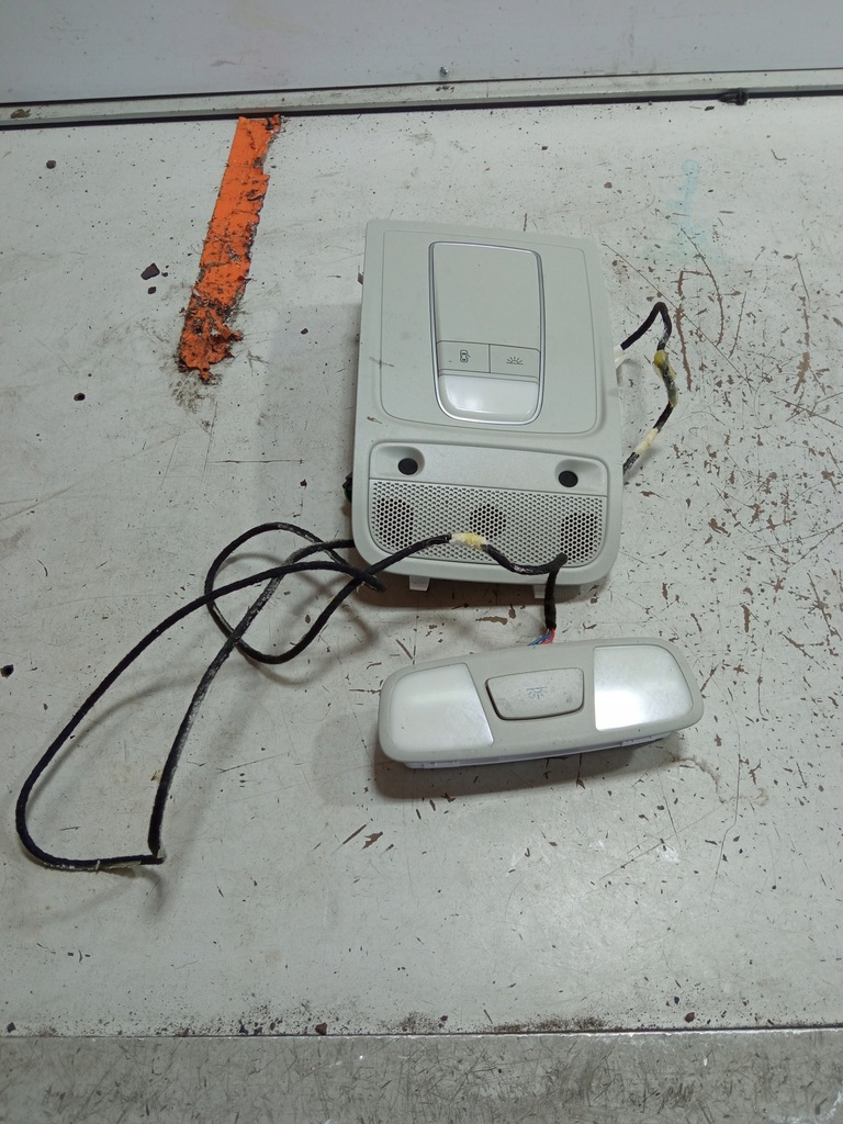 фото №1, Audi q3 8u лампа кабины потолочный