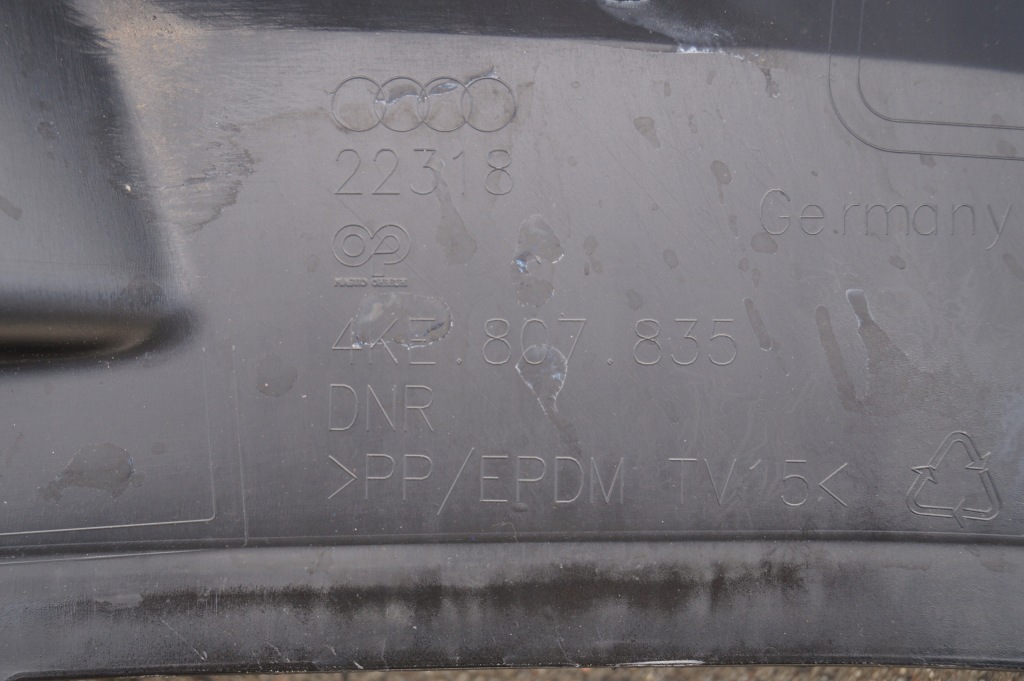 Диффузор накладка спойлер бампер задний  audi e-tron 4ke 4ke807835 4ke807521 Доставка