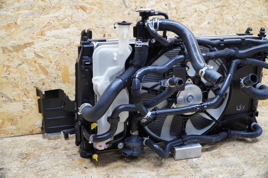 фото №8, Радіатор радіатор вентилятор 422136-7682 lexus lbx nowe 0km 24r оригінал