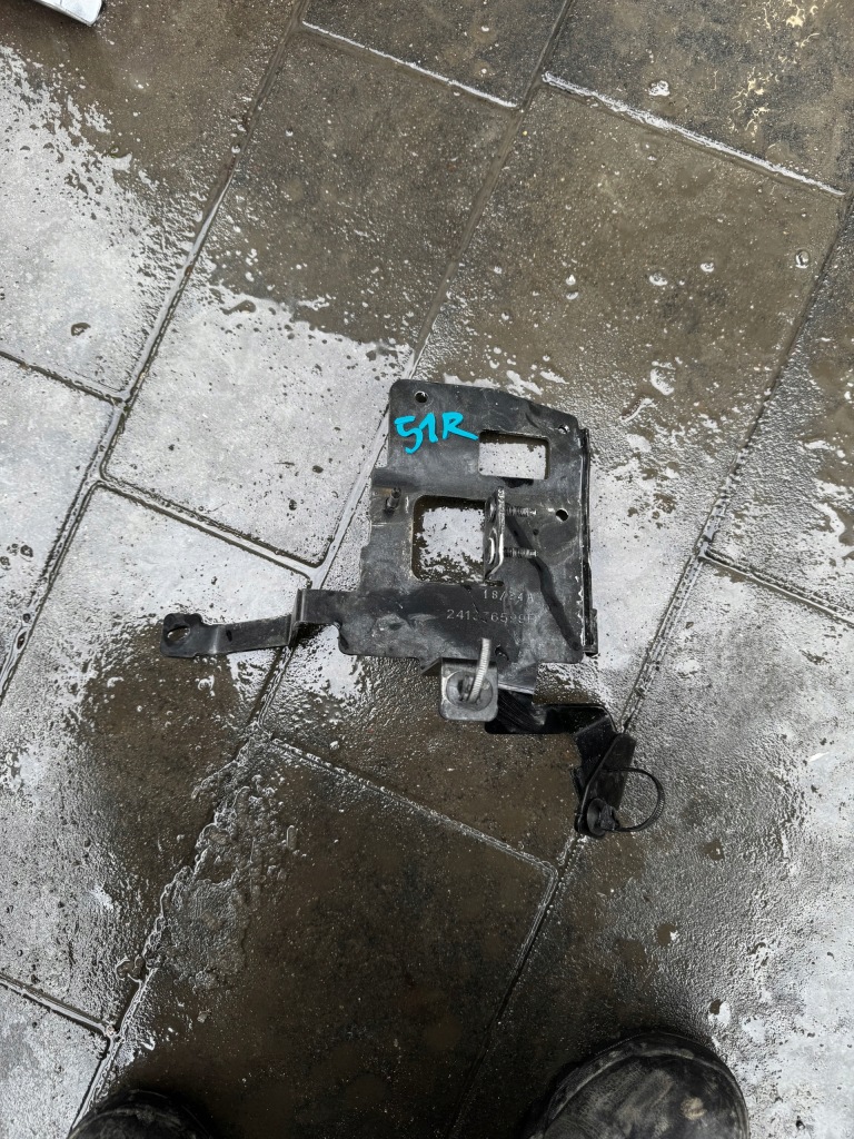 Купить 51r. кронштейн лист коробка предохранителей renault austral 241376599r