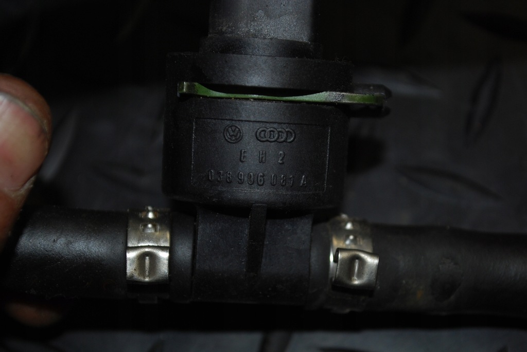 фото №16, Датчик шланг топлива audi a8 d2 3.3 td 038906081