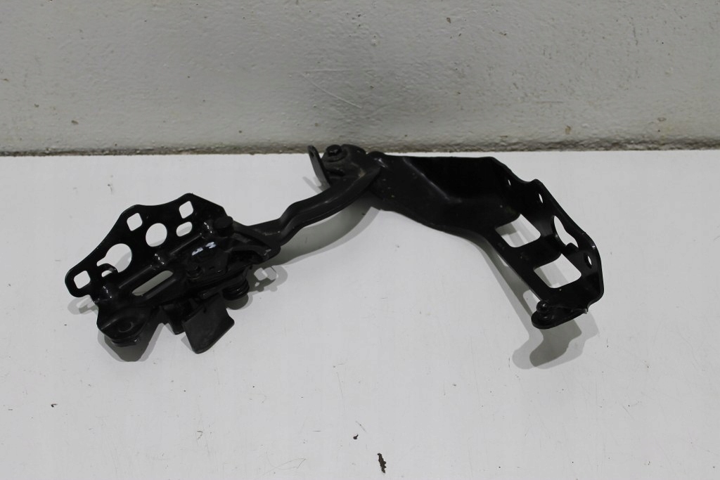 фото №1, Mercedes c205 w205 петля капот правий гарний