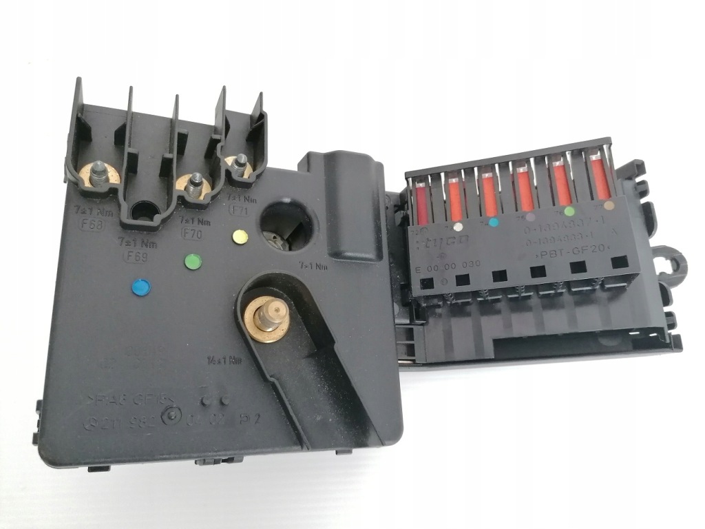 фото №1, Mercedes w211 коробка запобіжників 2119820402