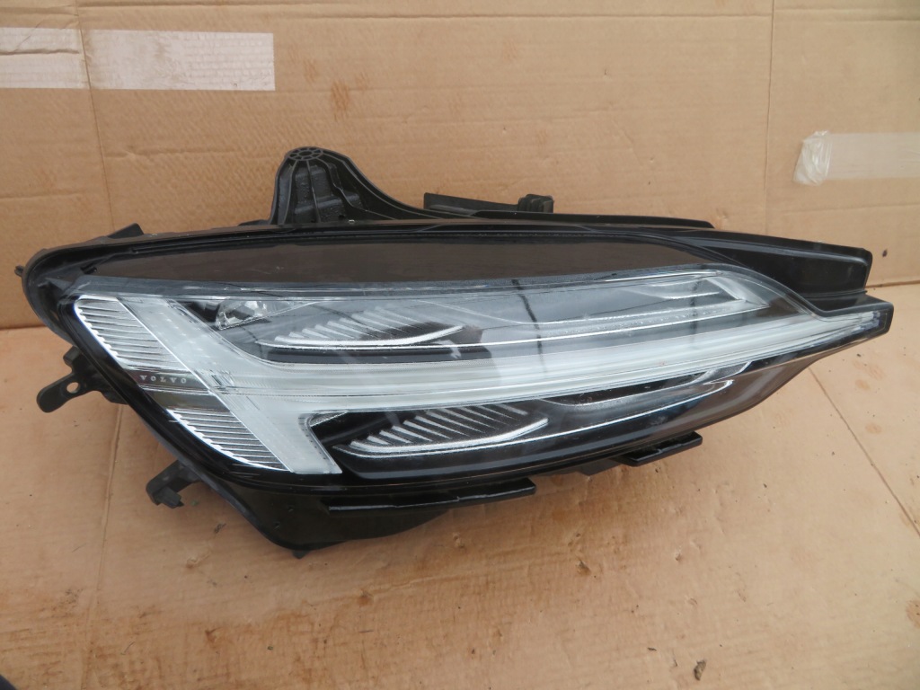 фото №1, Volvo s60 v60 ii лампа правая full led 32314149