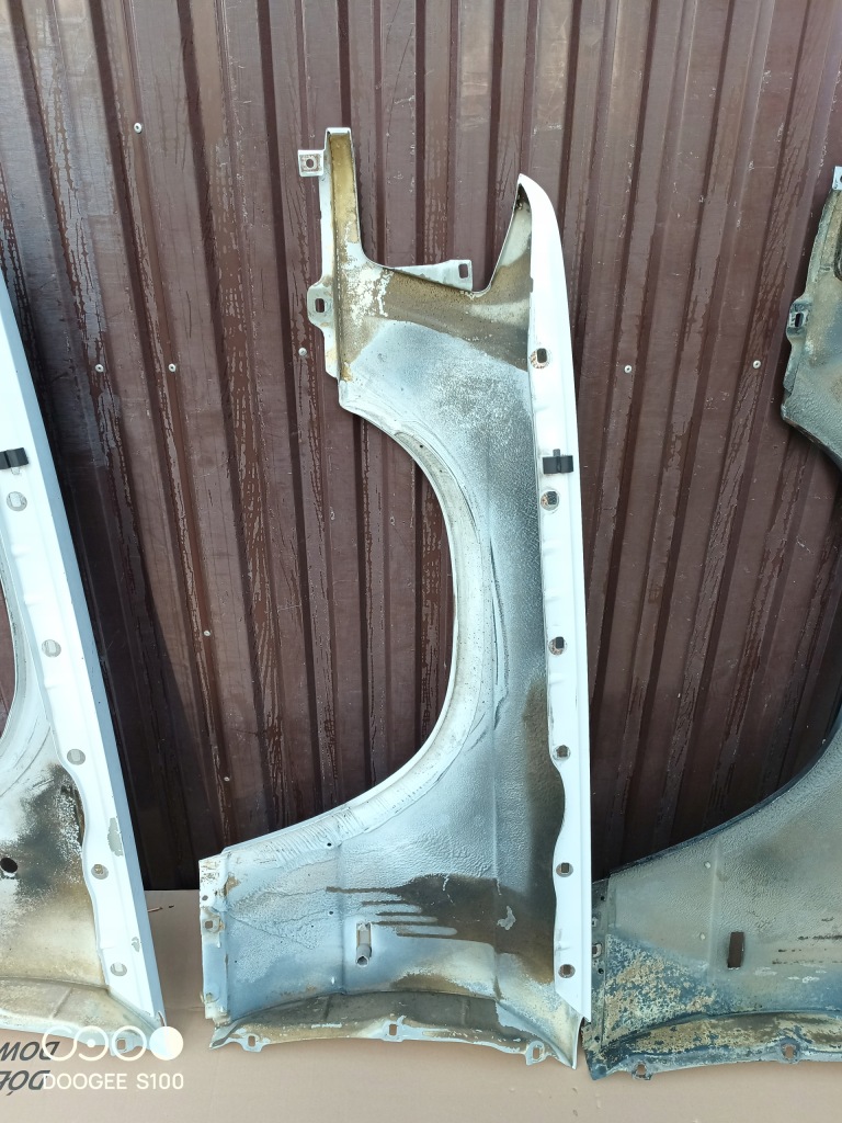Mercedes w201 190 крыло  правый  перед без коррозия Доставка