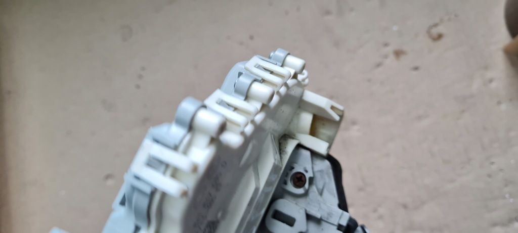 фото №11, A6 c7 4g замок дверь левый перед 8j1837015d 6 pin a7 4g a4 b8 a5