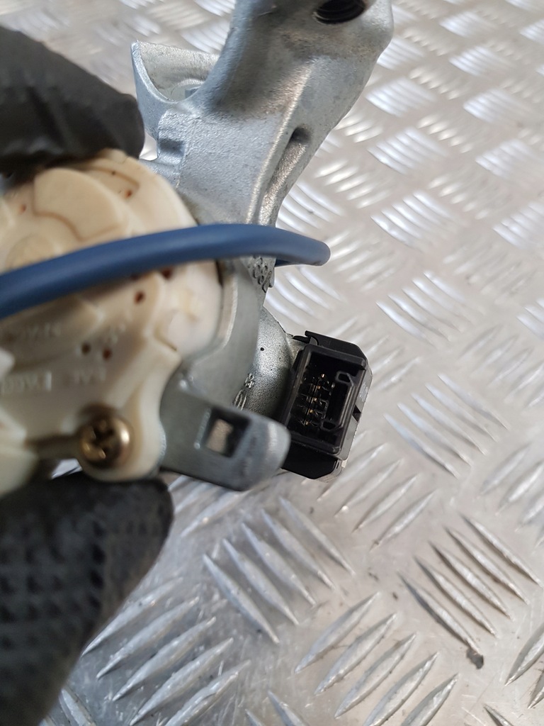 фото №9, Замок зажигания ключ 45020521 8978352010 toyota yaris i 1.0b 00r- eu