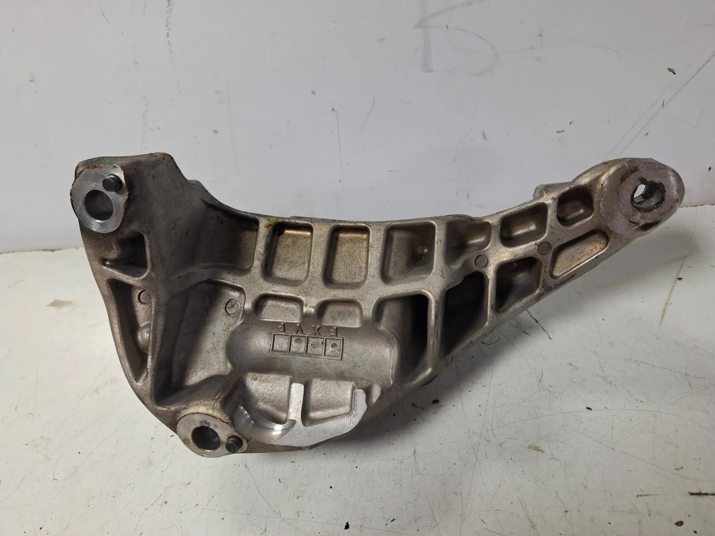 Кронштейн двигуна ліва 670051310 alfa romeo giulia qv 2.9i Ціна