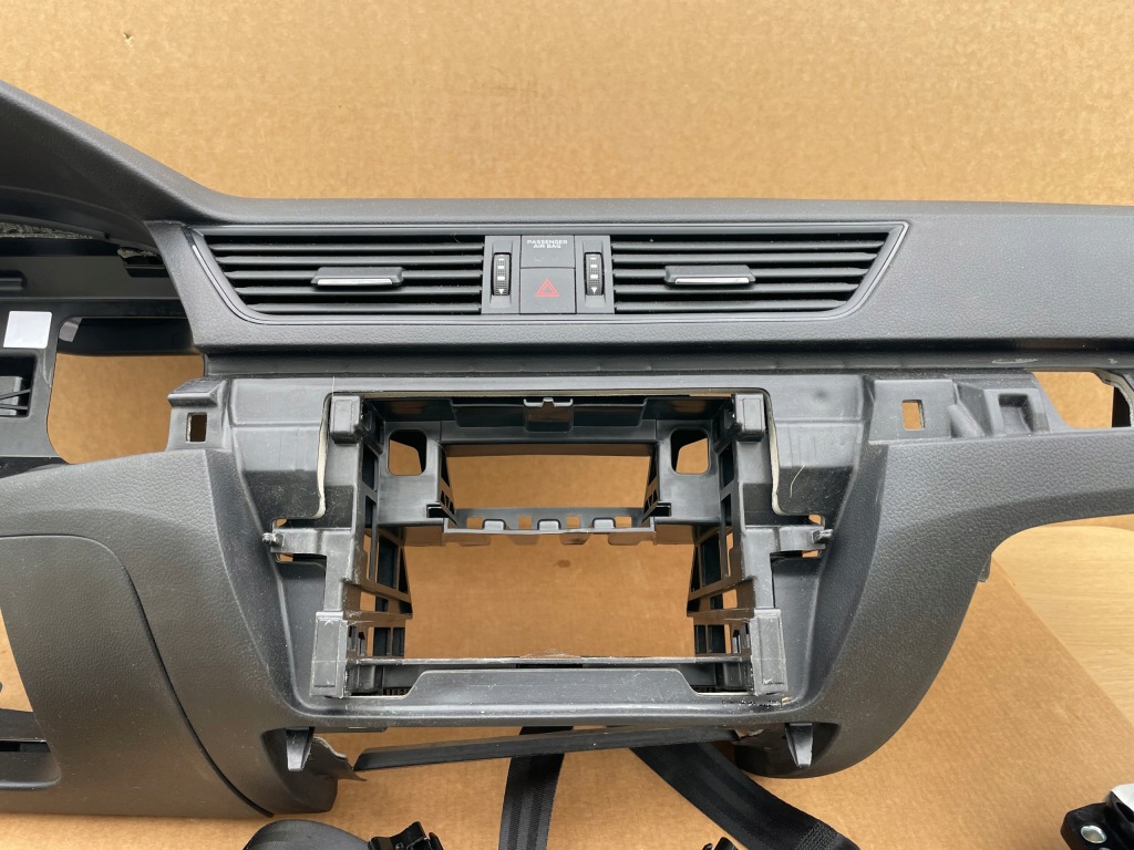 фото №5, Консоль приборная панель приборная подушки безопасности ремни skoda superb iii lift jak nowa kpl