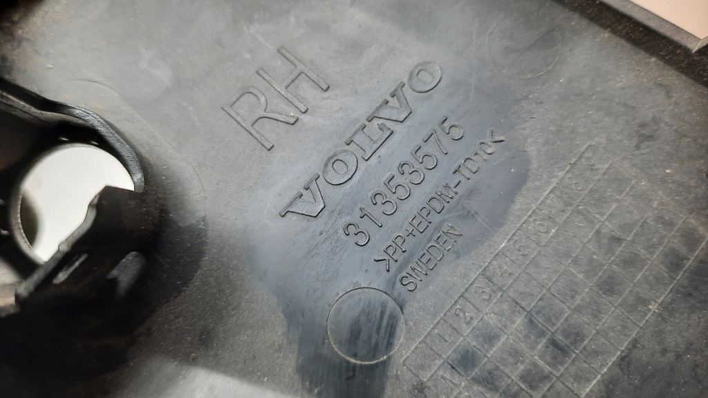 фото №9, Решітка бампера права 31353575 volvo xc70