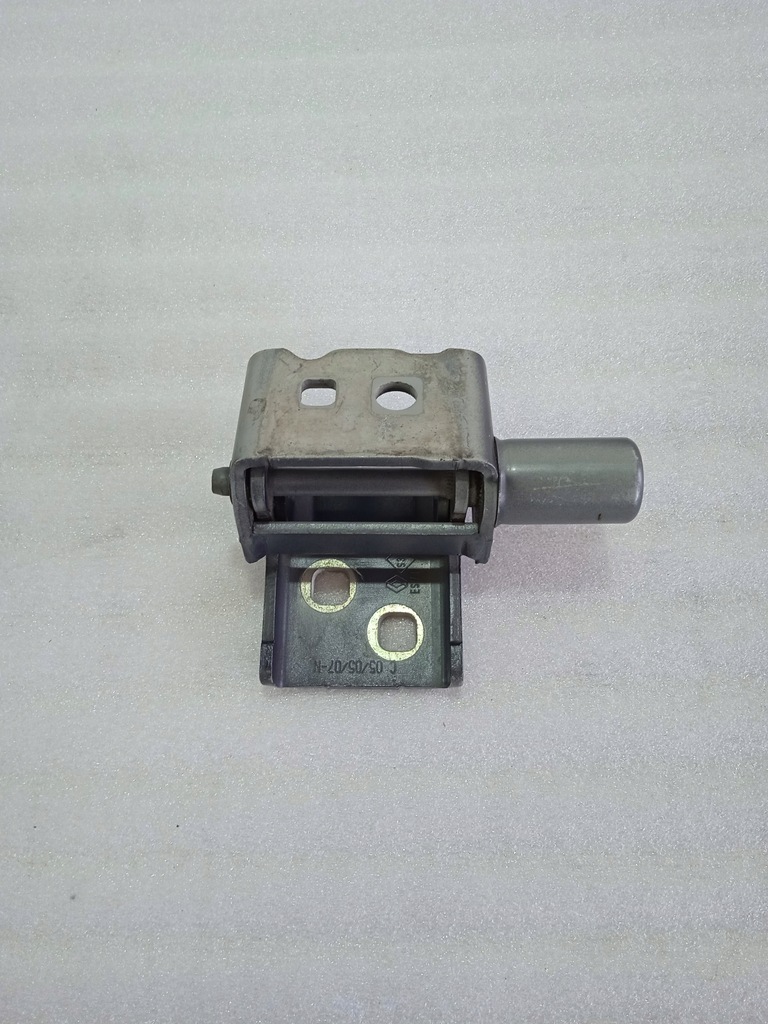 фото №1, Renault clio iii петля дверь правый перед 305763e