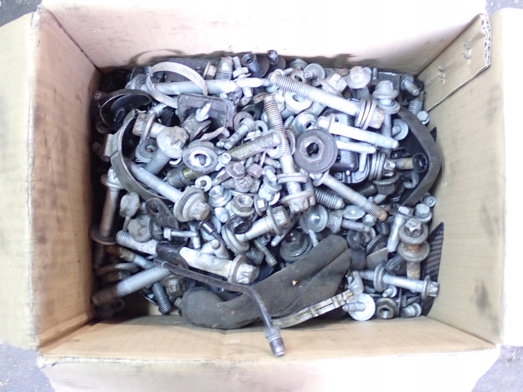 фото №1, Болти гайки прокладки kpl. maserati quattroporte 2015