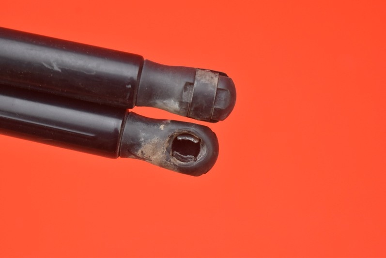 фото №6, Привод амортизаторы крышки 8a61-a406a10-ac ford fiesta mk7 5d 08-17