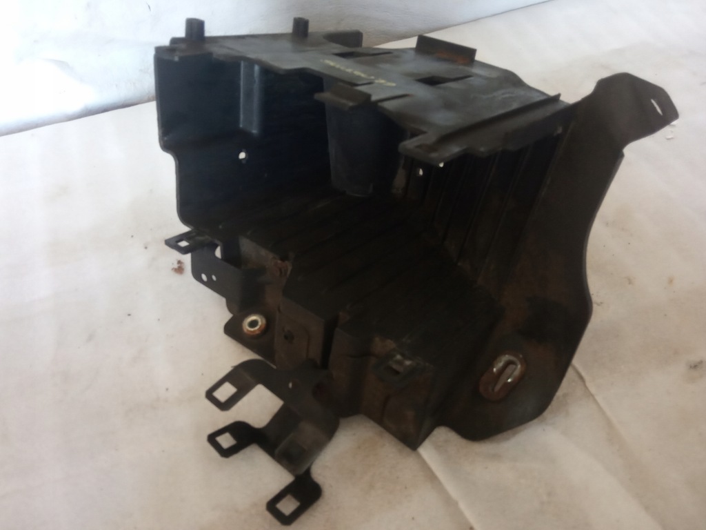 фото №1, Jeep grand cherokee wk2 10- основание аккумулятор