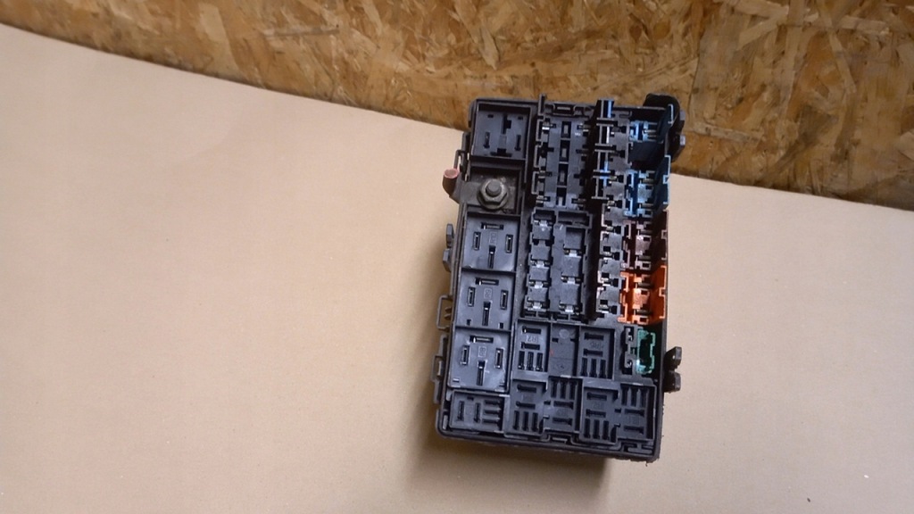 фото №1, Renault espace iv коробка предохранителей 8200396214