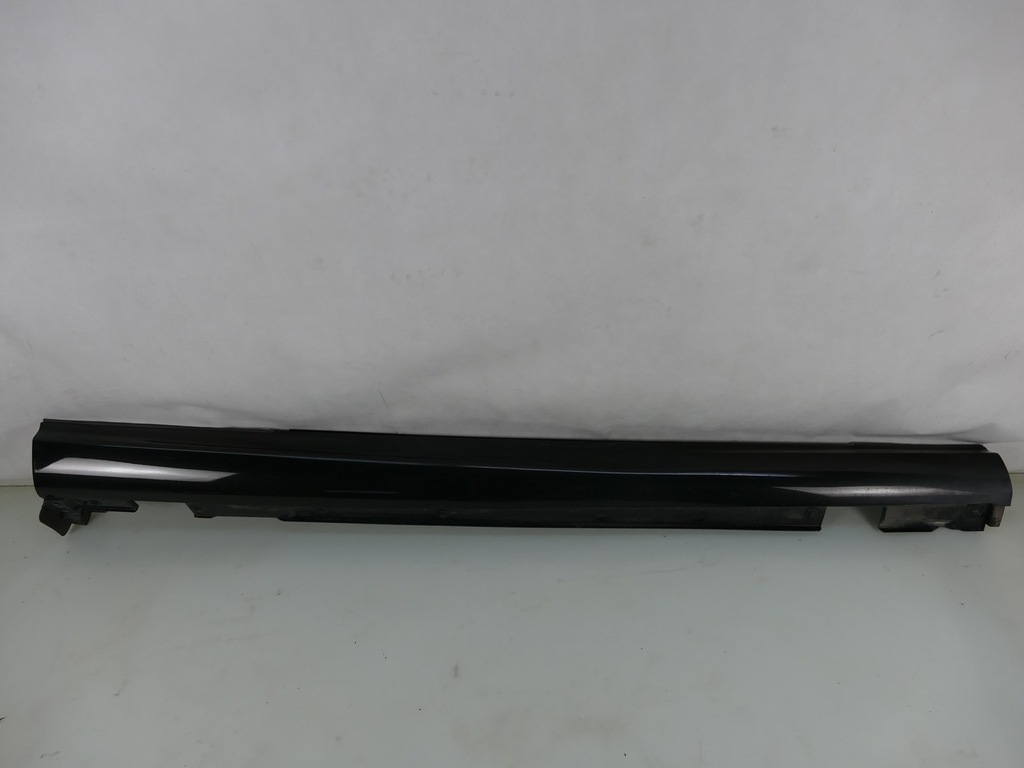 фото №1, Mercedes w209 c209 lift amg молдинг порог правая цвет 197