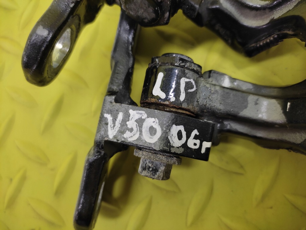 фото №8, Volvo v50 петля двері лівий перед