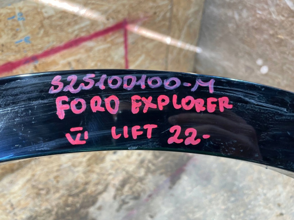 Ford capri ev electric 24- молдинг накладка на крыло правый задний  задняя Недорого