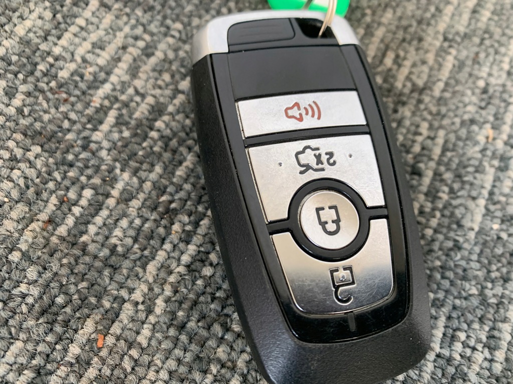 фото №3, Ford mustang mach-e rwd 21r ключ pilot оригинал