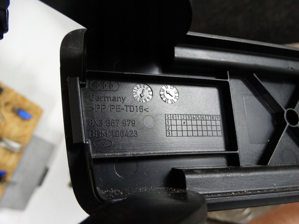 фото №8, Молдинг внутрішня оббивка кришки задня audi a1