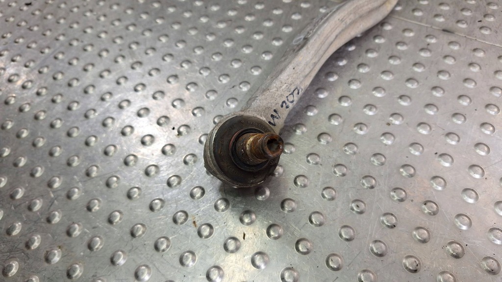 фото №3, Рычаг правый перед 20305 mercedes c w203 clk w209 slk r171