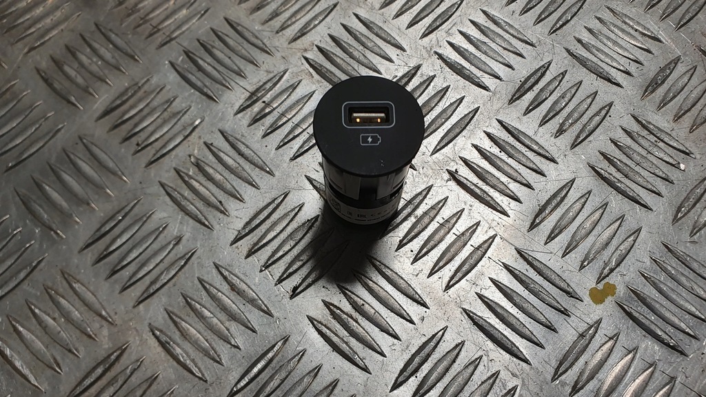 фото №1, Port usb заряджання hyundai i20 iii 20-