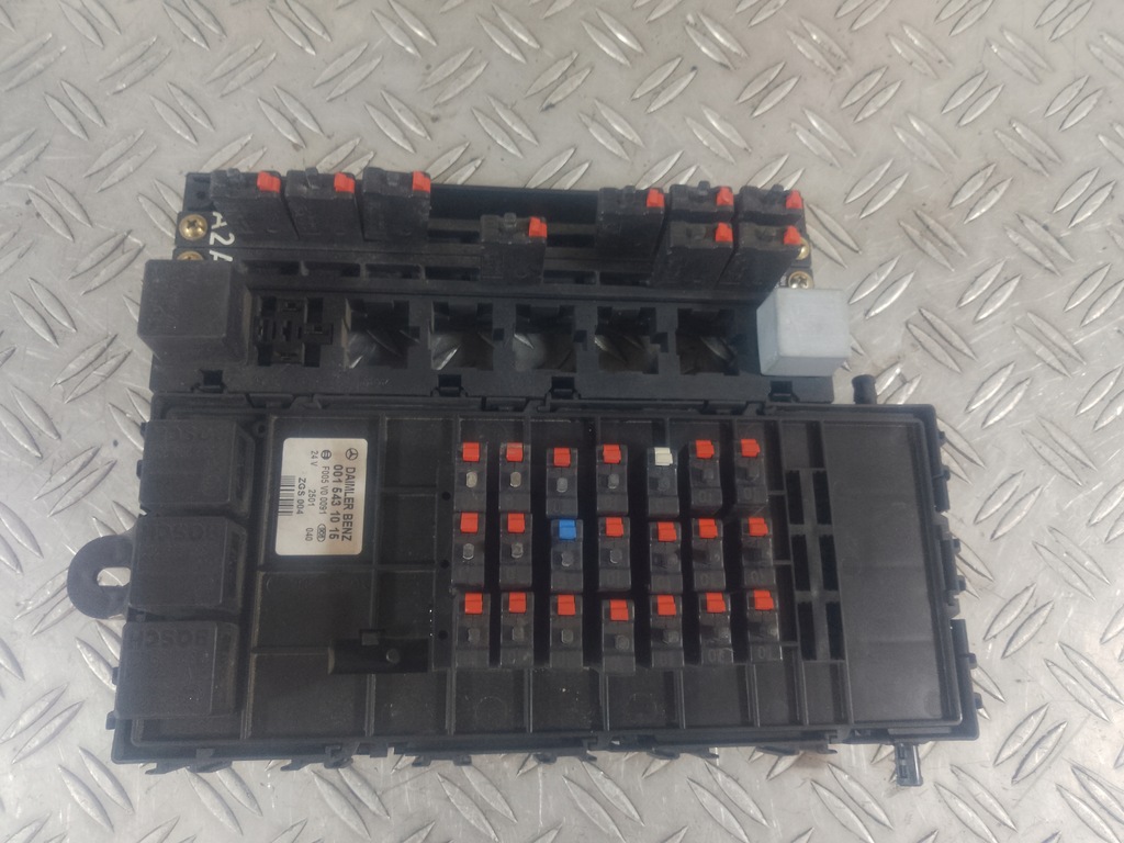 фото №1, Mercedes atego коробка предохранителей 4.2 0015431015