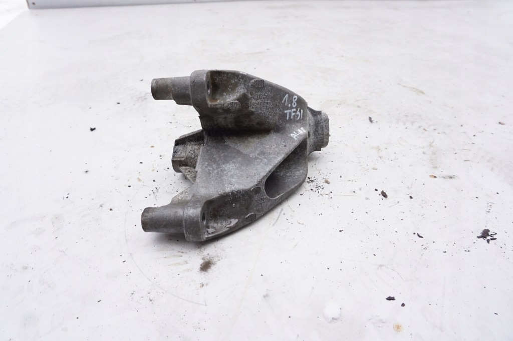 фото №1, Кронштейн 8k0199307al audi a4 b8 1.8 tfsi