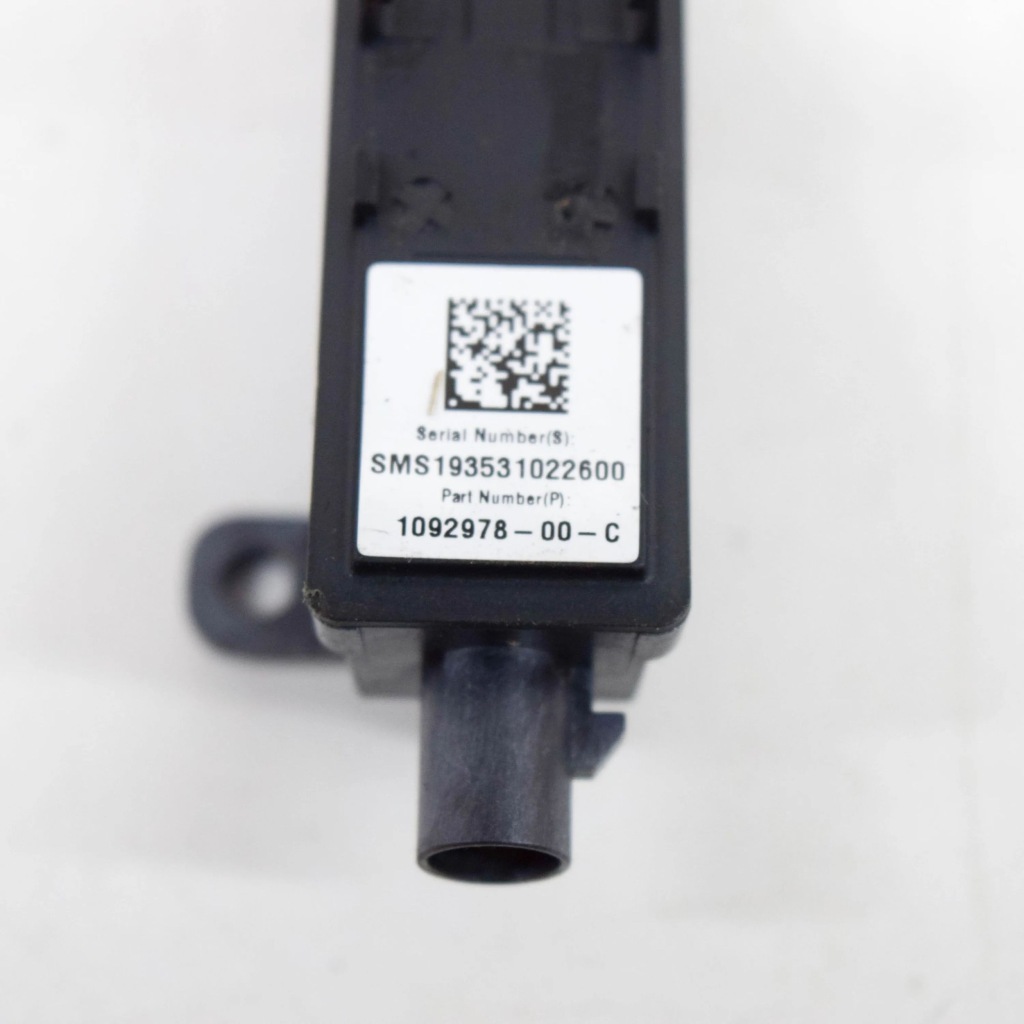 Tesla model 3 2020 ліва сторона камера на крила бічний Зі Шроту