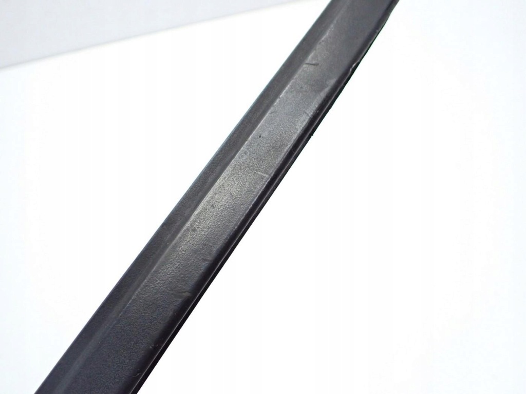 Молдинг стекло лобовое передней правая 31378573 volvo v40 ii 13r Киев