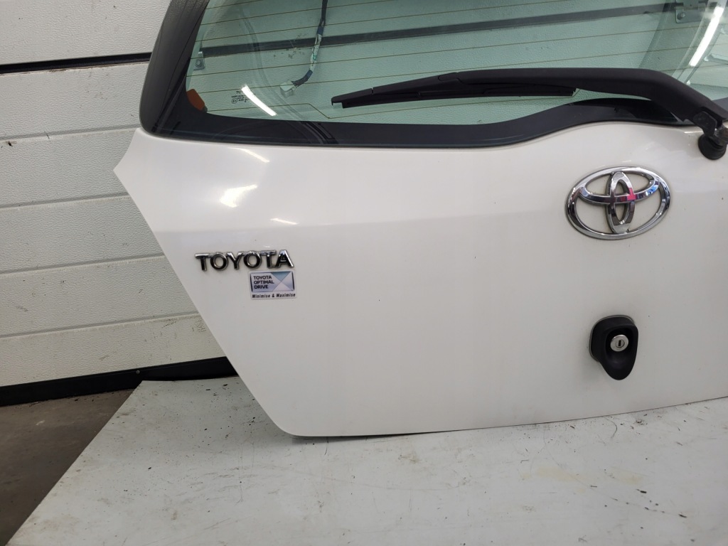 Toyota yaris 2 09r кришка багажника багажника скло 068 рестайлінг Зі Шроту