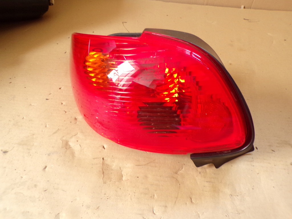 фото №1, Левая лампа задняя задняя peugeot 206 cc 2003-2009