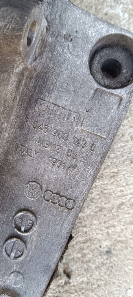 Кронштейн генератора vw audi skoda seat r045903143c Недорого