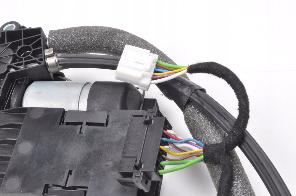 Купити Maserati quattroporte vi шторка скло правий задній 8962007029