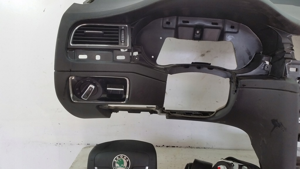 фото №9, Панель приладів приладова консоль skoda superb ii