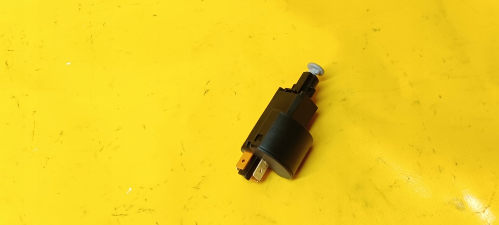 Купити Датчик гальма zafira a 99-05r 15619l