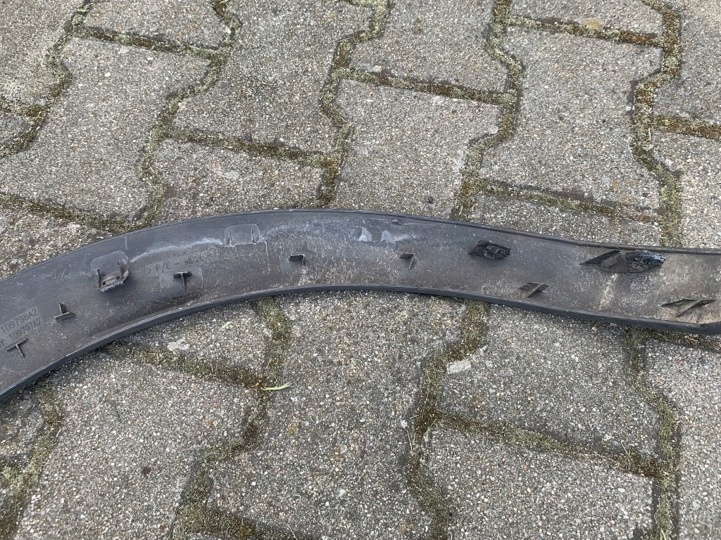 фото №8, Peugeot 3008 молдинг накладка крыла правый задняя 109798a2 28638c04