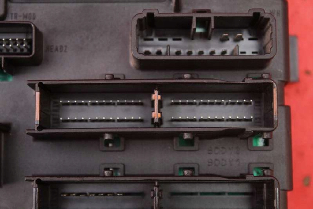 Коробка предохранителей 13112913 at opel signum 2.2 direct 155 km + pin Цена