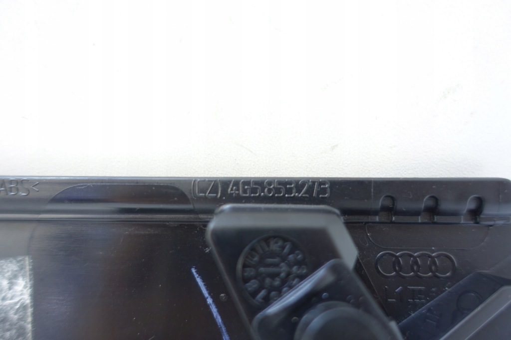 Накладка трикутник двері лівий задній audi a6 c7 седан Київ