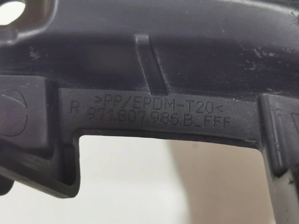 фото №12, Решётка бампера передний, кронштейн радара porsche panamera 971 правый 273.