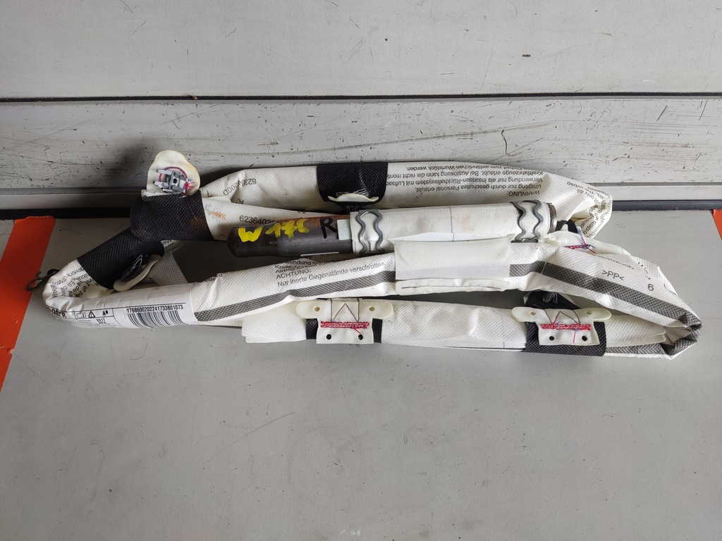 фото №1, Mercedes w176 шторка безпеки права