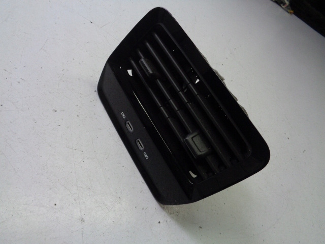 фото №1, Разъём порты usb решётка обдув задняя vw id4