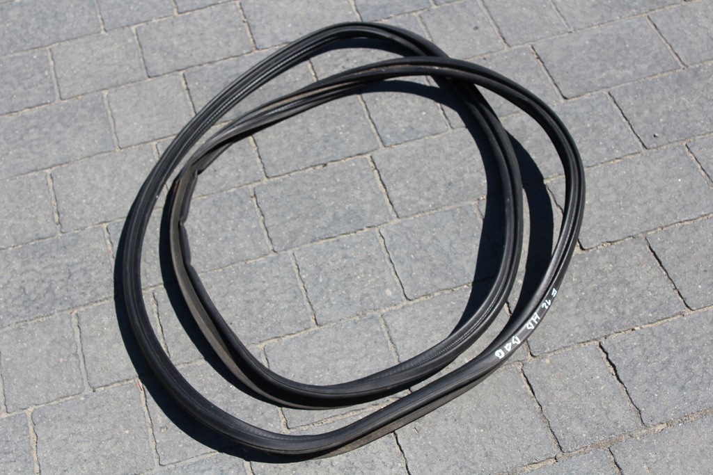 фото №1, Corolla e12 хетчбек прокладка кришки багажника