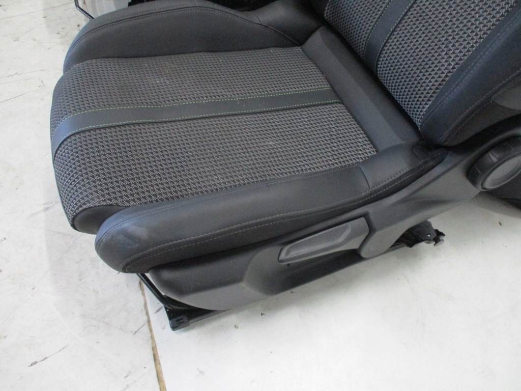 фото №9, Обивка pół кожа сиденья peugeot 2008 ii