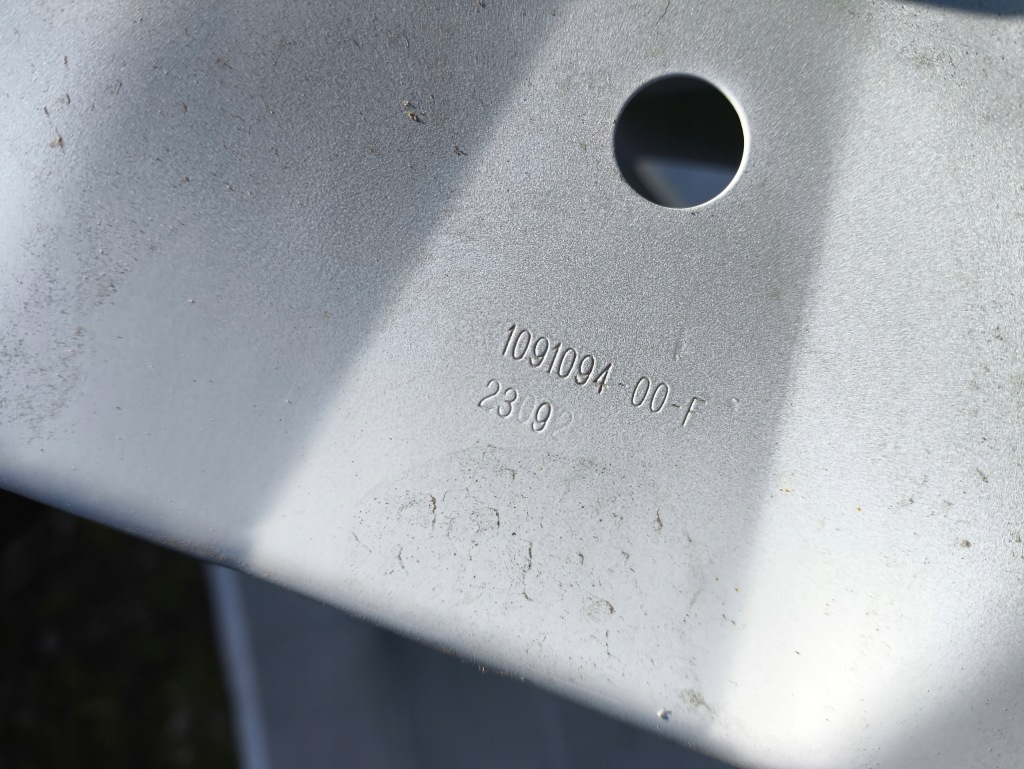 Купити Крило ліве перед tesla 3 3