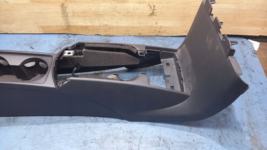 фото №8, Подлокотник туннель средний volvo c30 s40 04-12r