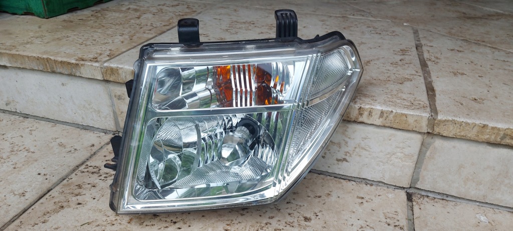 фото №1, Nissan pathfinder navara d40 ксенон лампа левая r51