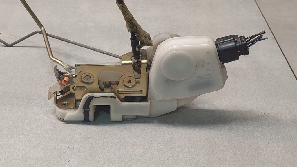 фото №5, Замок дверь левый перед space wagon iii 2.4 gdi